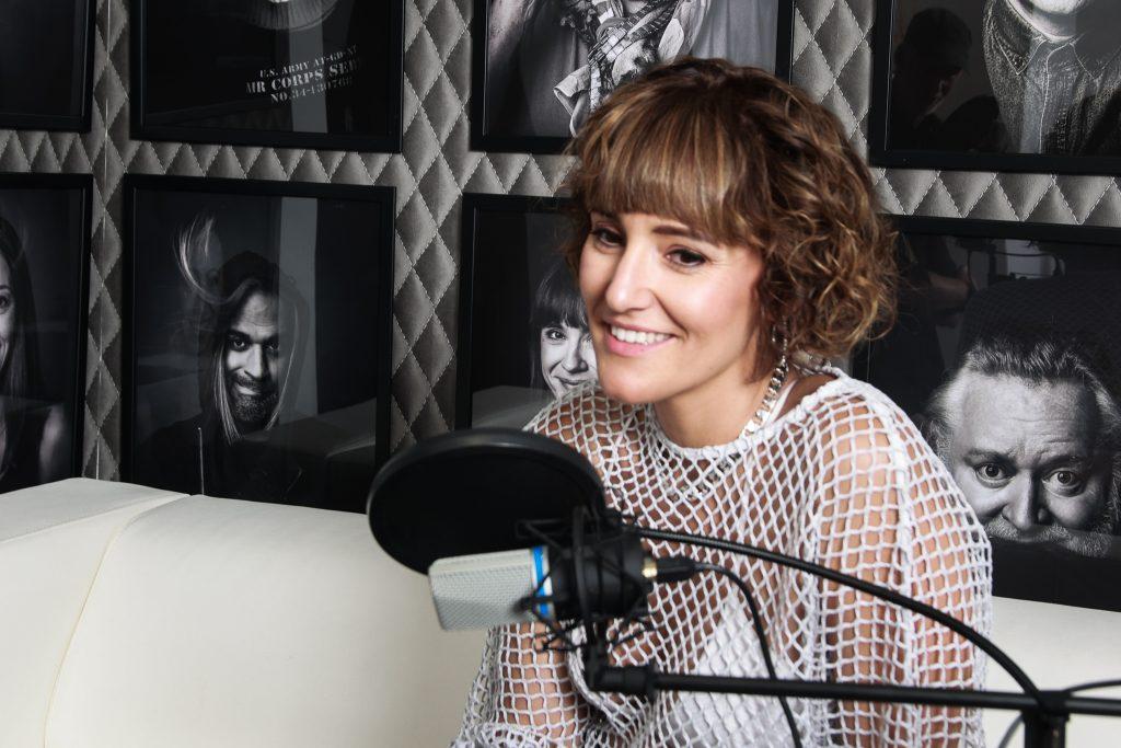 Ina Regen im Fotostudio ZUGABE